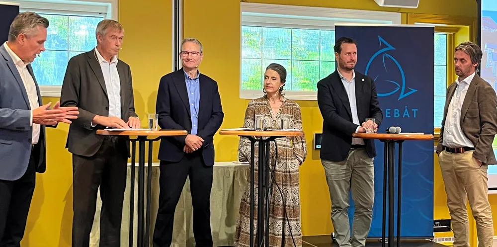Debatt fra Fiskebåt Sørs Solstrandseminar august 2023 fra venstre: Odd-Kristian Dahle, informasjonsleder i Fiskebåt, Vidar Ulriksen, Ap, Olve Grotle (H), Jenny Klinge (Sp), Helge André Njåstad (Frp) Christian Strand Halstensen, fiskebåtreder