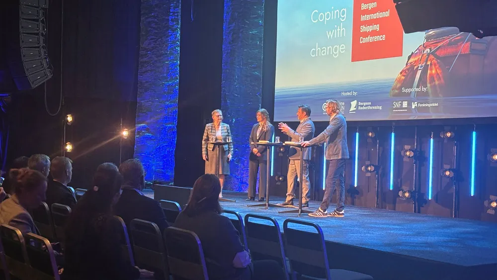 Shippingkonferanse i Bergen. I alt 250 samles i Grieghallen i dag.