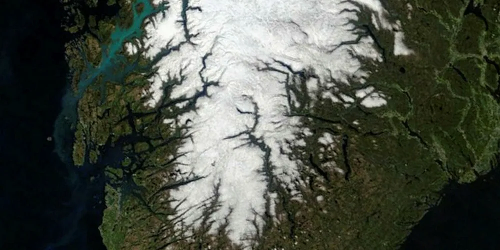 Satellittbilde av Hardangerfjorden den 30. mai 2020, i den skyfrie pinsehelga.