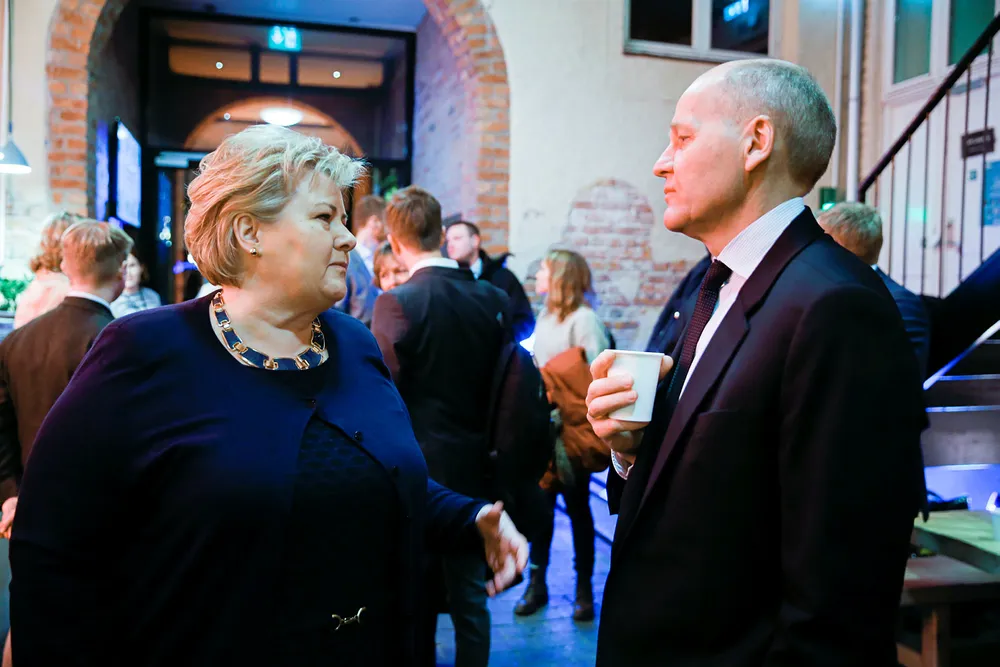 Telenor og konsernsjef Sigve Brekke inviterte tirsdag toppolitikere og næringslivsfolk til møte for å drøfte ledelse under teknologirevolusjonen. Stats­minister Erna Solberg var blant dem som deltok. Foto: Terje Pedersen/NTB Scanpix