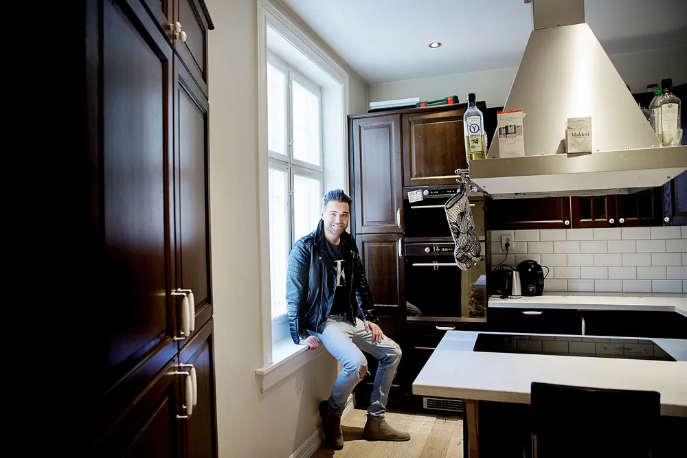 – Nå er livet nærmest snudd på hodet, og jeg lever av utleie, sier Gerhard Bollmann Leknes (36), som har kjøpt boliger verd 40 millioner med oppunder 20 millioner i boliglån. Foto: Linda Næsfeldt
