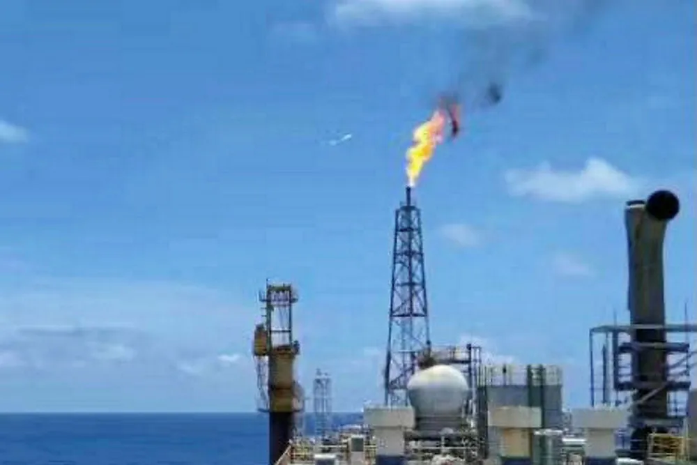 HYSY 116: floater working at the Wenchang oil complex in the South China Sea