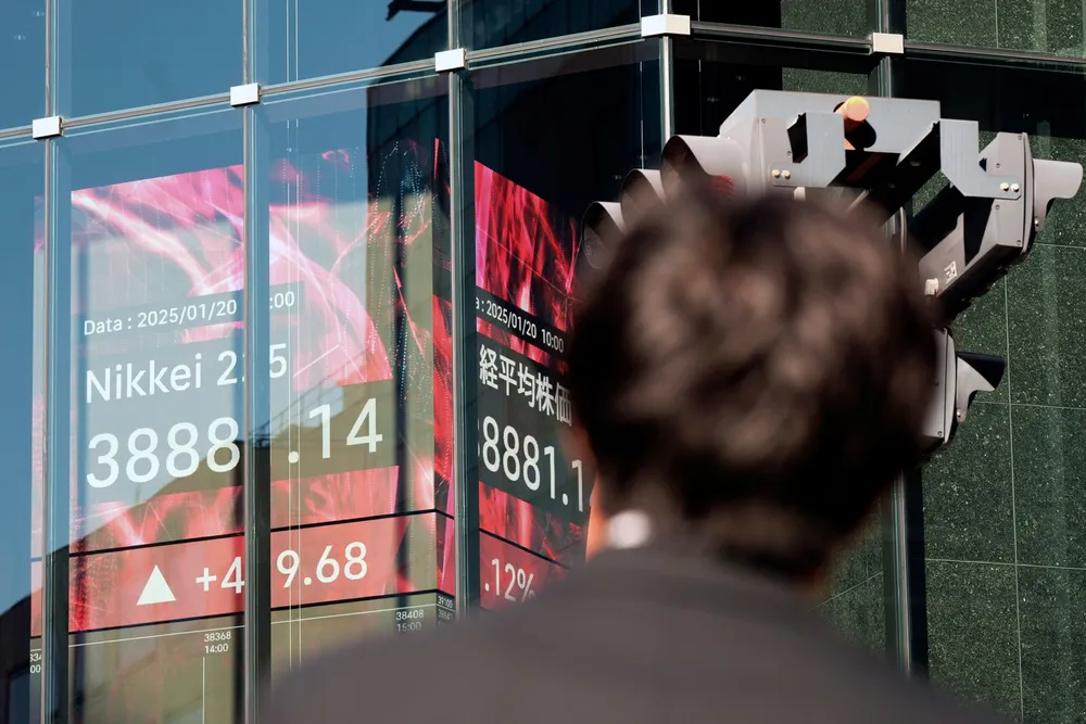 Det er en bred børsoppgang i hele Asia. Her fra Tokyo, hvor Nikkei-indeksen har steget med 1,2 prosent