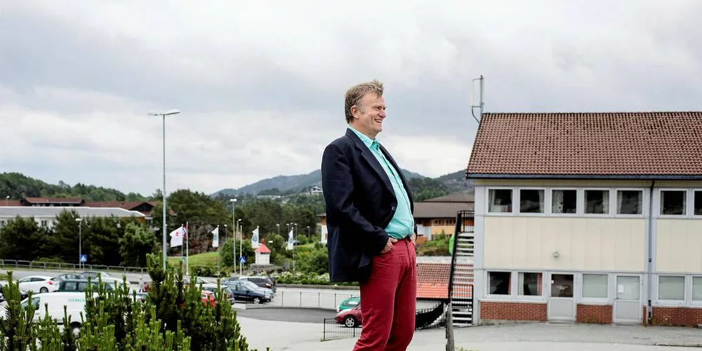 OVER OG UT: Ove Trellevik gir seg med fiskeripolitikk. Nå blir det kommune-. og regionreform for den ivrige kystpolitikeren.Foto: Silje Katrine Robinson