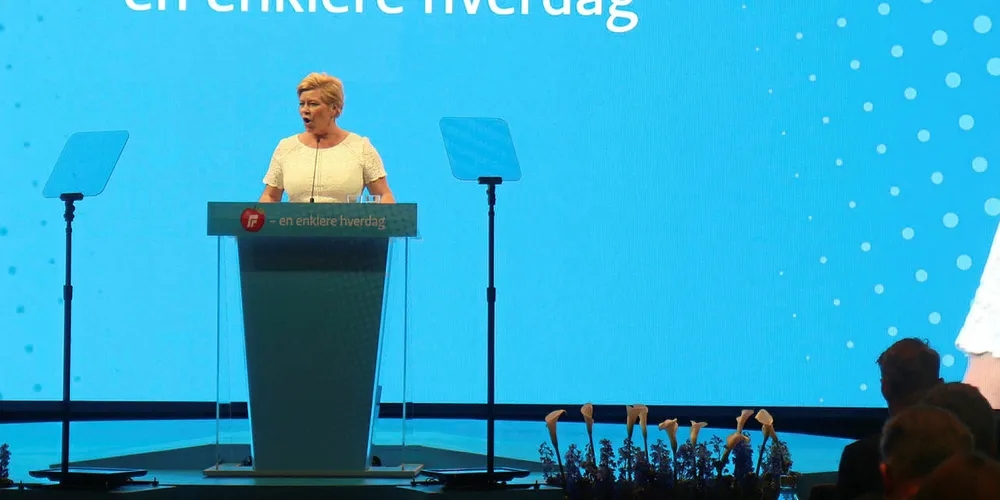 Ap-harselas: Siv Jensen åpnet landsmøtet på Gardermoen fredag ettermiddag, med å harselere med Aps partileder, til forsvar for oljenæringa.
