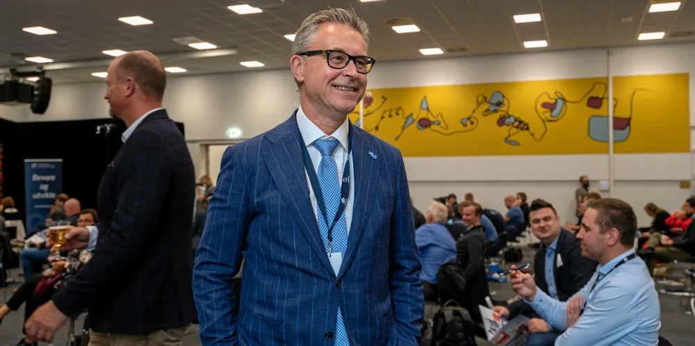 Fiskeri- og sjømatminister Odd Emil Ingebrigtsen etablerer dialogmøter med næringsorganisasjonene i forkant av styrevalg i FHF og Sjømatrådet.