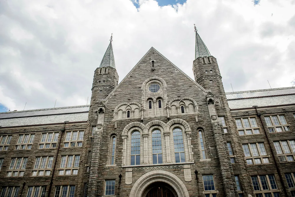 Hovedbygningen til Norges teknisk-naturvitenskapelige universitet, NTNU på Gløshaugen i Trondheim.