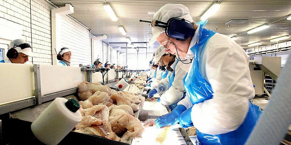 Regjeringen skal nå behandle høringsinnspillene om fremtidens industripolitikk, basert på bearbeidingsutvalgets rapport. Det er på tide å ta aktive grep, mener Fiskeribladet.