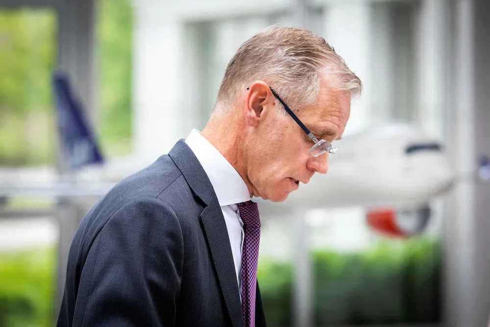 SAS' konsernsjef Rickard Gustafson merker at flyskam gir merkbart færre inntekter i Sverige og synes debatten om luftfartens rolle i klimaspørsmål har sporet av i hjemlandet.
