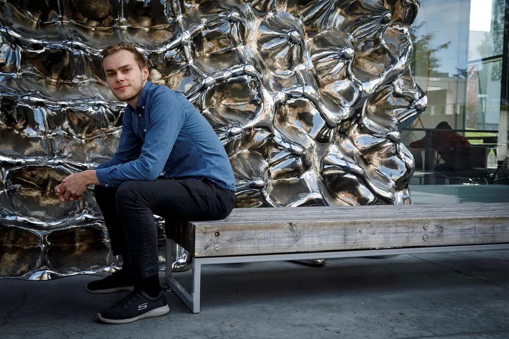 Ikt-student Philip Havig (21) savner mer praksis i studiet. Nifu skal nå finne ut av hvorfor flere ikt-studenter ikke får jobb etter studiet med et arbeidsliv som skriker etter flere ansatte.