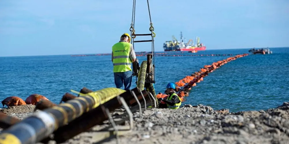 De to eldste kablene til Danmark nærmer seg 50 år og tekniske levealder. Det er ikke sikkert de blir fornyet.