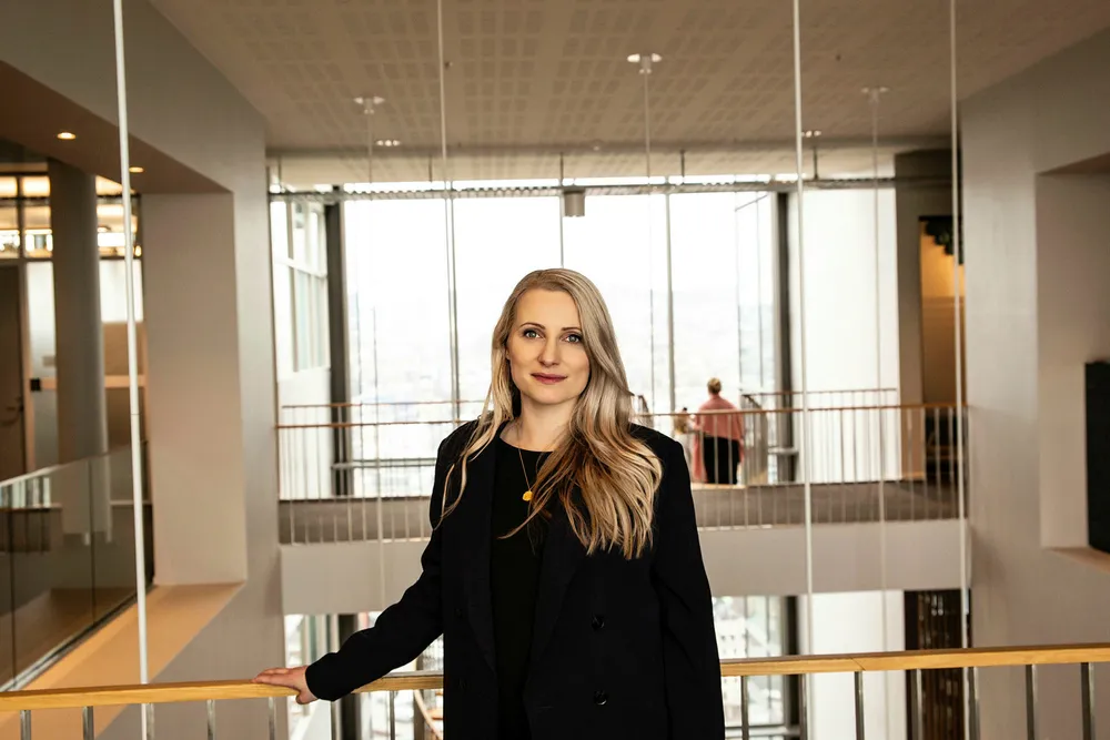 – Halvveis ut i intervjuprosessen fikk jeg vite at jeg skulle ha barn, og ble usikker på om jeg burde avslutte prosessen, skriver Annette Rimereit.