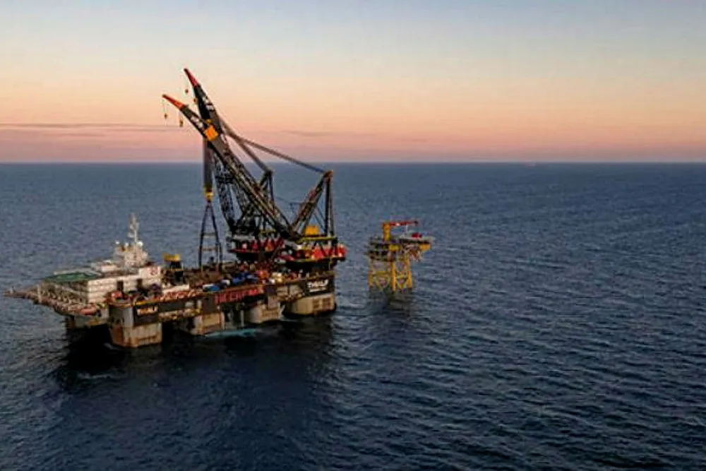 Teamwork: topsides installation at Valhall West Flank with heavy-lift vessel Thialf