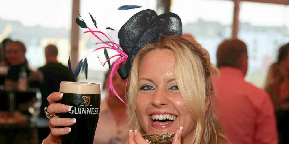 IRSK VRI: På vestkysten av Irland byttes fransk champagne og hvitvin ut med irsk Gunniss når man spiser østers. Foto: Hany Marzouk
