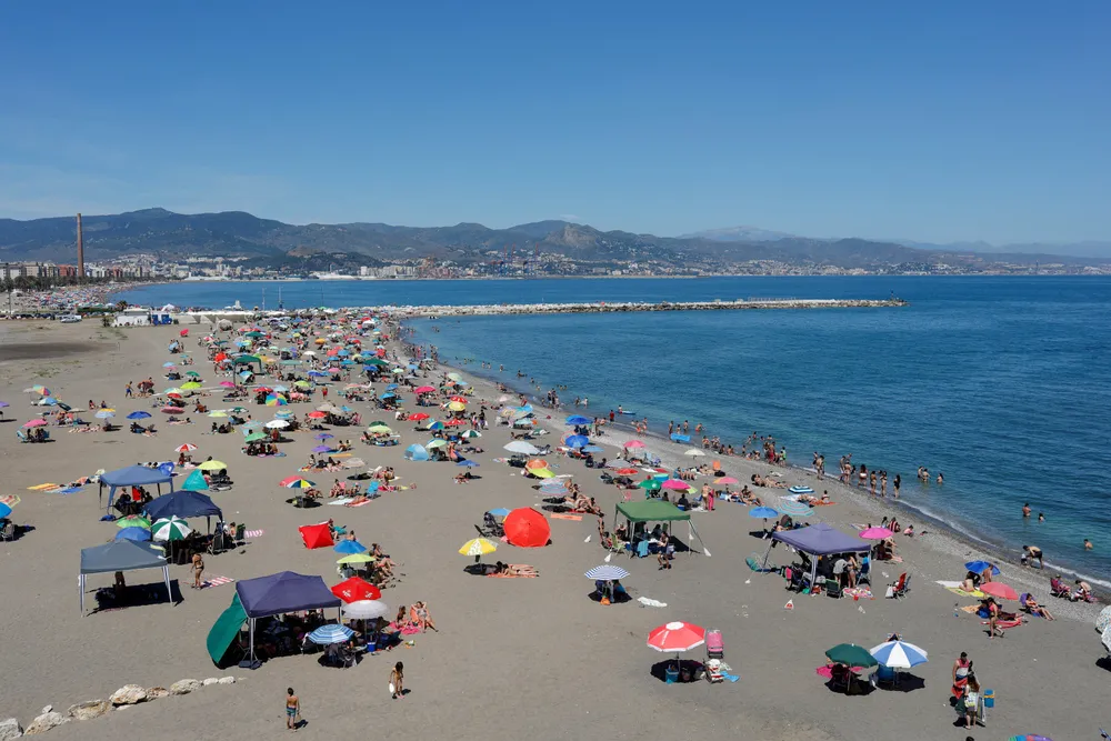 Malaga på sørkysten av Spania er et populært reisemål for mange nordmenn. Fra mandag venter innreisekarantene ved ankomst til Norge – med mindre du har norsk eller europeisk koronasertifikat.