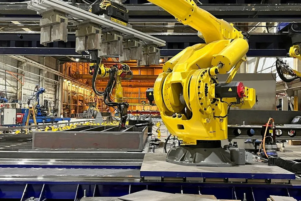 Robotene har tatt over hos Prodtex, i hvert fall sveisejobbene innomhus. Det får ringvirkninger.