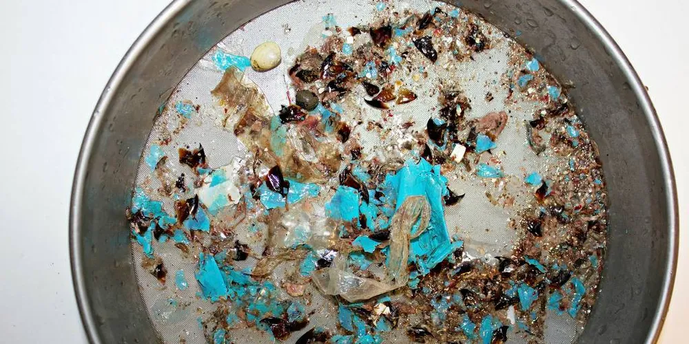 GIFTSTOFFER: Et av problemene med mikroplast er at de små plastpartiklene kan være bærere av giftstoffer.Illustrasjonsfoto: Christoph Noever/Universitetet i Bergen