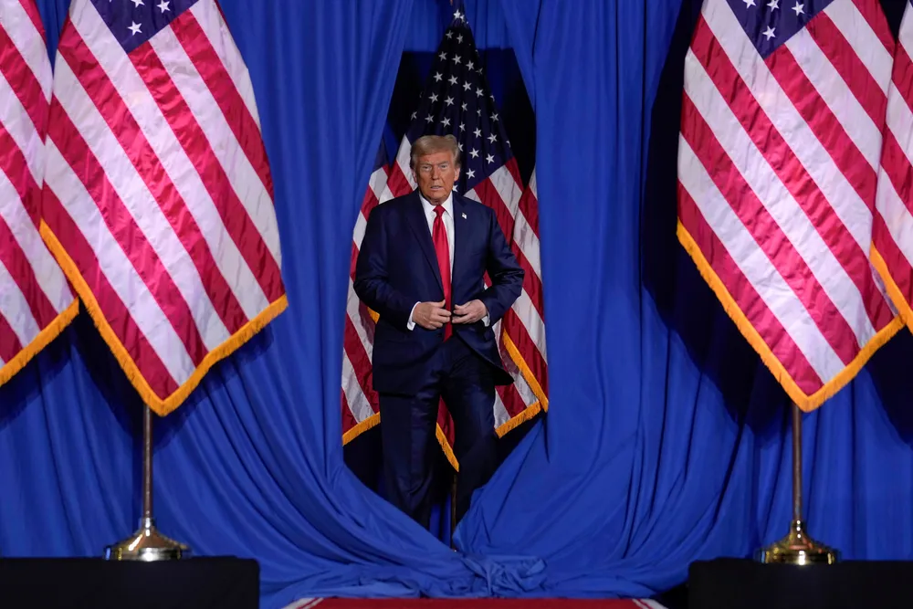 Donald Trump økte tollsatsene da han var president fra 2017 til 2020. Hvis han gjenvelges, vil tollmuren rundt USA bare bli enda høyere.