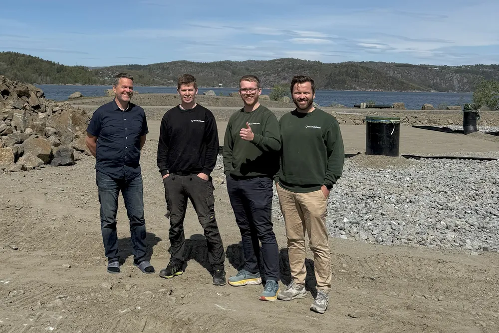 Klar for byggestart på Sørlandet. Fra venstre: Trond Rafoss (Oceanfarm Holding,) Oskar Holte (Ecofishcircle), Mats Staddeland (Ecofishcircle) og Daniel Jakobsen (Ecofishcircle)