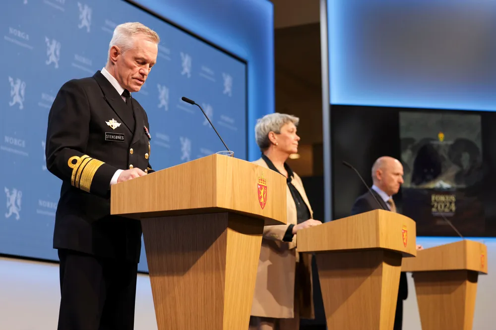 Sjef for E-tjenesten, Nils Andreas Stensønes (f.v.), sjef for PST, Beate Gangås og sjef for NSM, Lars Christian Aamodt, under en felles fremleggelse av den årlige trussel- og risikovurderinger i forrige uke.
