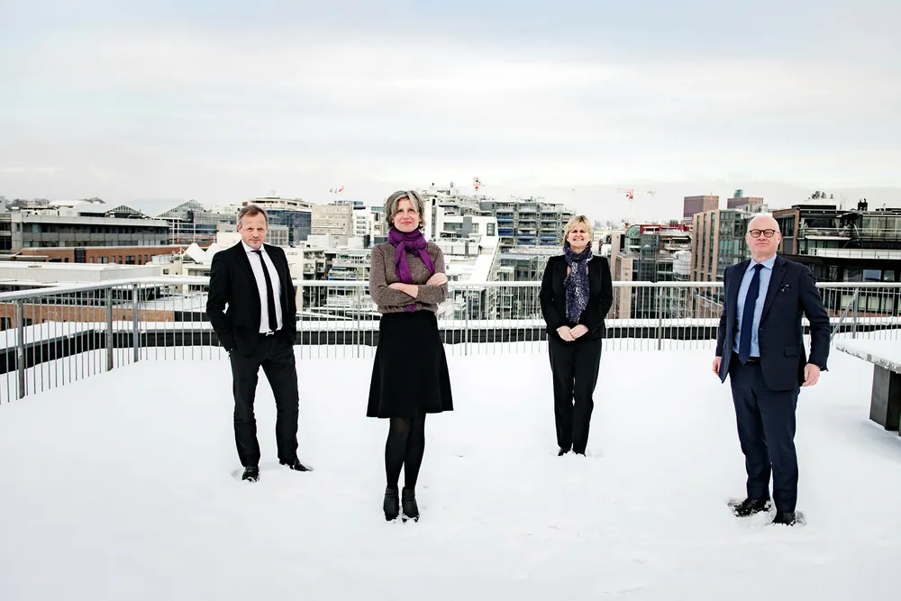 DNs ekspertpanel består av BA-HR-partner Stig L. Bech (til venstre), administrerende direktør Anne Helene Mortensen i DNB Næringsmegling, administrerende direktør Anne Bruun-Olsen i Cushman & Wakefield og Bård Bjølgerud i Pangea Property Partners. Foto: Fartein Rudjord
