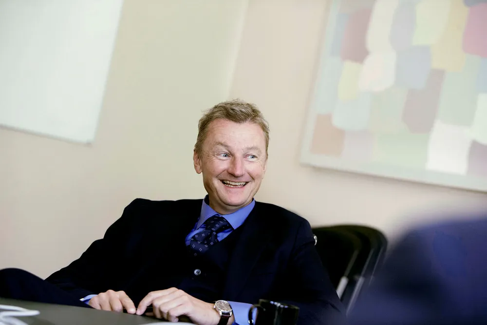 Daglig leder og gründer av sikkerhetsselskapet Mnemonic, Tønnes Ingebrigtsen selger deler av selskapet til Ferd. Ifølge Ingebrigtsen gjør han det for å unngå å bli slukt av «the usual suspects», det vil si noen av de store internasjonale it-selskapene.