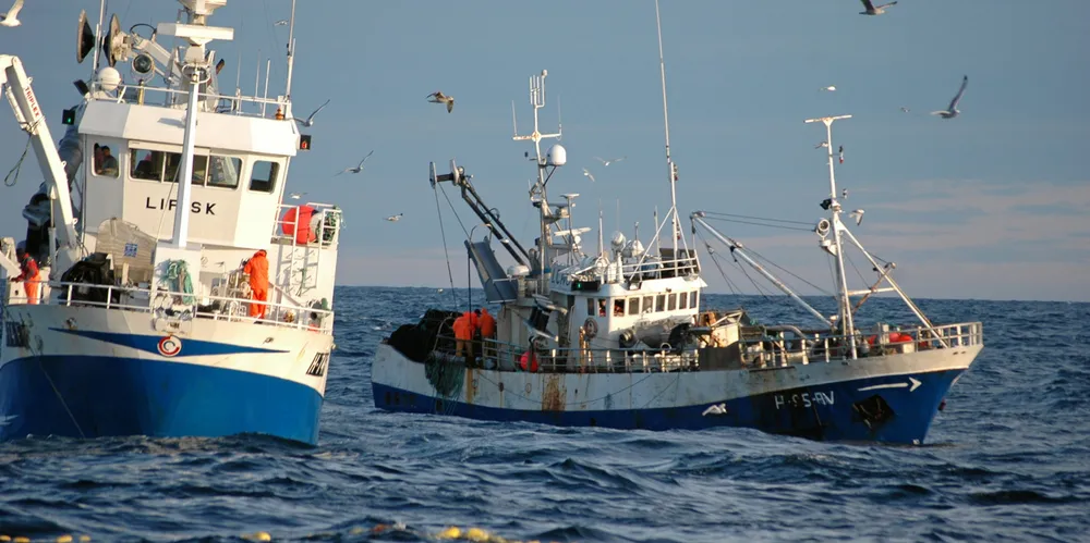 SILDEFELT: Kystvakten er aldri langt unna når det er sildefiske på Buagrunnen i februar. Her er det normalt et stort fiske på gytefeltet hvert år.