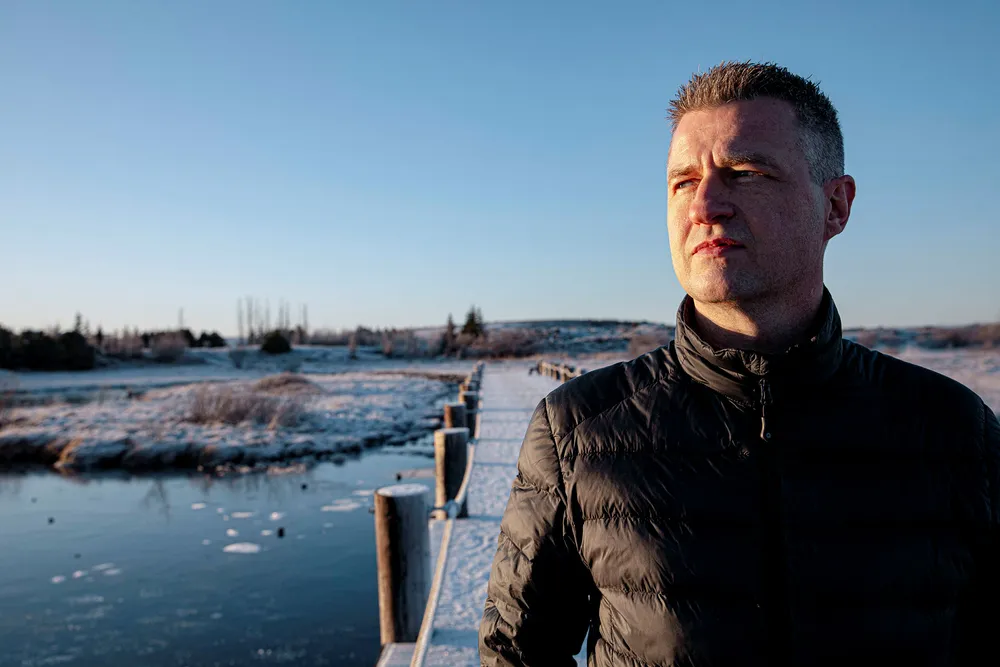 Johannes Stefansson oppholder seg på hemmelig adresse på Island av sikkerhetsgrunner, etter å ha lekket mer enn 30.000 dokumenter til Wikileaks, som blant annet angivelig skal vise at namibiske topp-politikere mottok korrupte utbetalinger fra Samherji.