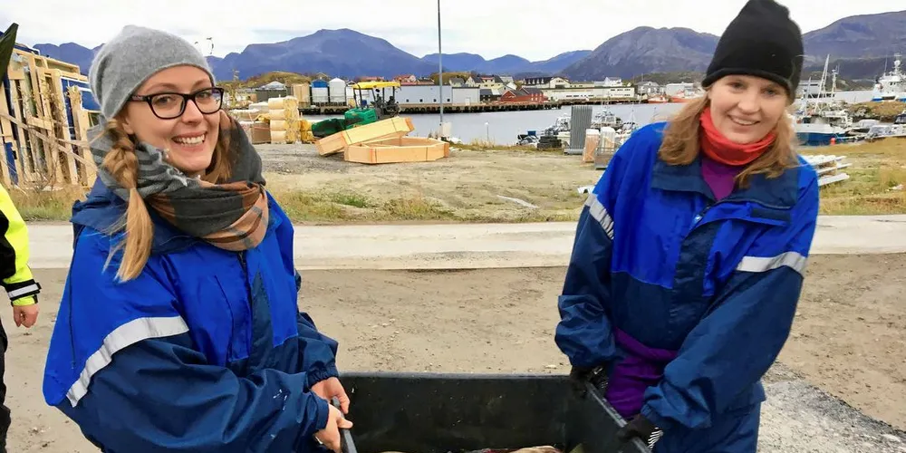 BOOTCAMP: Kristin Heen Halvorsen (t.v.) og Sigridur Elin Stefansdottir fikk smaken på sjømatnæringen under bootcampen i Troms i fjor høst.Foto: Sett Sjøbein