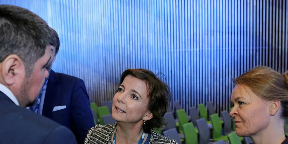 Karen Ellemann (midten), fiskeriminister i Danmark, går i motsatt retning av norske myndigheter, og begrenser mulighetene for å konsentrere flere kvoter på færre hender.Foto: Arne Fenstad