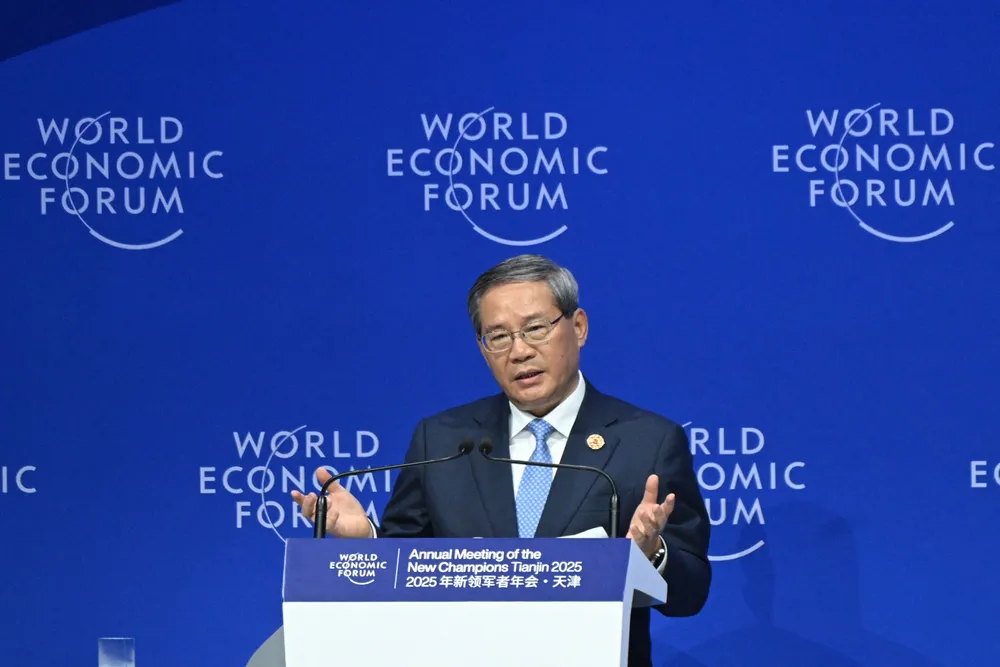 Kinas statsminister åpnet World Economic Forums møte i Tianjin.