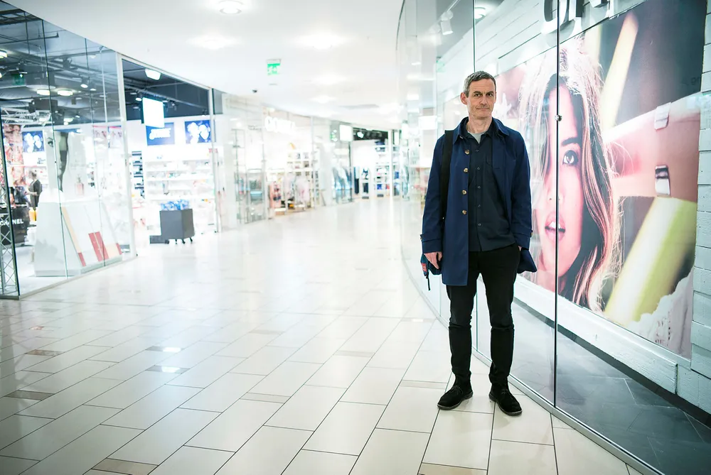 Annonsert pris kan vise seg å bli mye høyere når du endelig kommer frem til kjøps-knappen på finn.no. Avdelingsdirektør i Forbrukertilsynet Jo Gjedrem mener dårlig markedsføring fra tilbydere av flyreiser fører til at forbrukerne blir villedet.