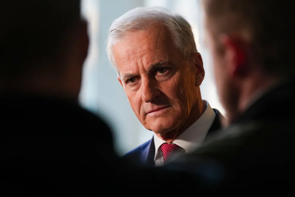 Klokken tikker mot votering i Stortinget, og regjeringen står stadig uten flertall for sitt klimamål, som skal meldes inn til FN. SV mener statsminister Jonas Gahr Støre må komme på banen.