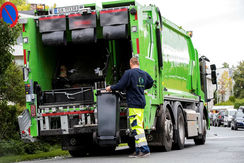Mange innbyggere ble finansiert i lang tid av RenoNordens eiere. Når støvet nå har lagt seg, ser det ut til at det i svært liten grad har vært problemer med hentingen av husholdningsavfall, skriver innleggsforfatterne. Foto: Heiko Junge/NTB Scanpix