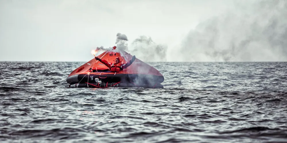Sikkerhetsselskapet Survitec opplever problemer med leveranser, særlig fra Kina. Her er Survitec MK4 Liferaft i aksjon på havet.