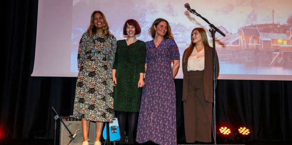 Kathleen Mathisen fra Grieg Seafood (t.v), Monica Langeland i Egersund Trål, Mariann Frantsen i Pelagisk forening er ildsjelene bak Kvinner i havet, som ble avholdt i fjor. De delte Fiskeribladets pris Årets navn med fisker Susanne Mortensen.