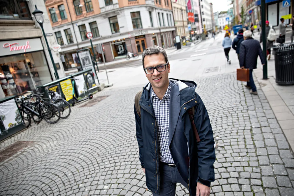 – Det myndighetene har å spille på for å få ned strømutgiftene, er skatte- og avgiftspolitikken, sier partner og kraftanalytiker, Marius Holm Rennesund i Thema