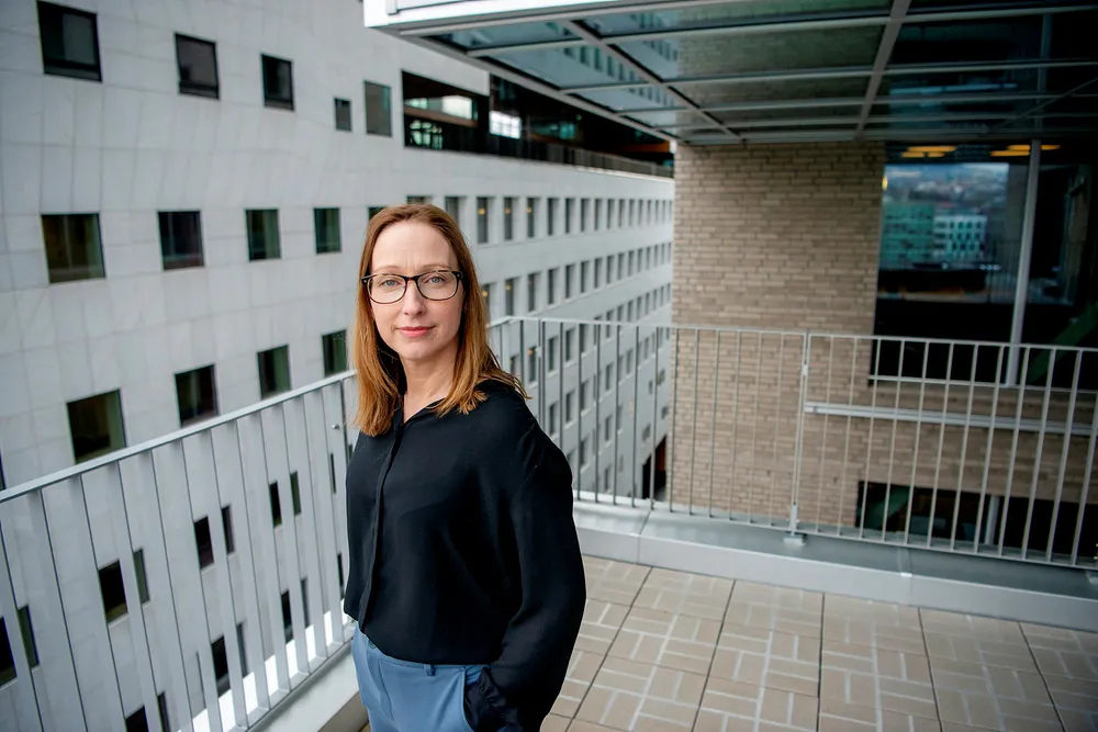 Sjeføkonom Kjersti Haugland DNB Markets sier sparingen er rekordhøy.