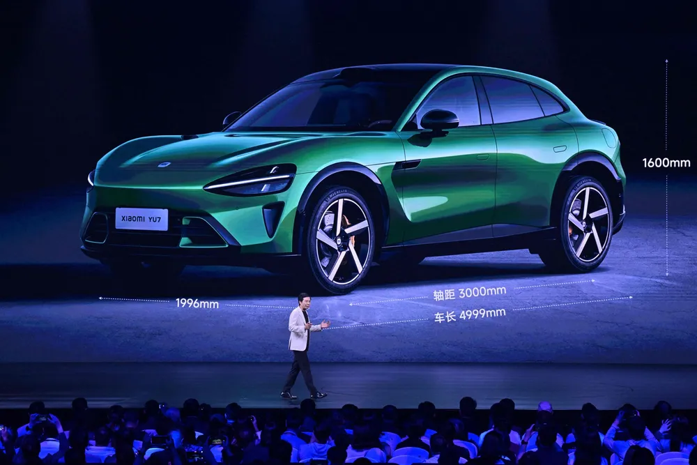 Xiaomi-sjef Lei Jun løfter sløret for elbilmodellen YU7 og ny mobilbrikke – rettet mot Tesla og Apple. Dette skjer som at selskapet feirer 15 år og er blitt verdens tredje største mobilprodusent.