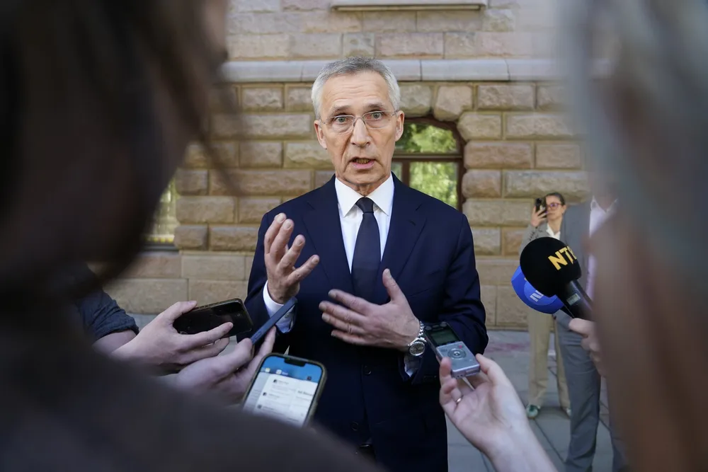 Finansminister Jens Stoltenberg snakket med USAs finansminister Scott Bessent sist uke og skjønte at det kunne bli en løsning. Tirsdag formiddag møtte han pressen utenfor Finansdepartementet.
