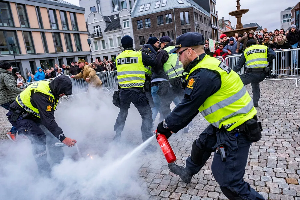 Politiet grep inn da Koranen ble påtent under et arrangement i regi av Stopp islamiseringen av Norge (Sian) i Kristiansand i fjor.