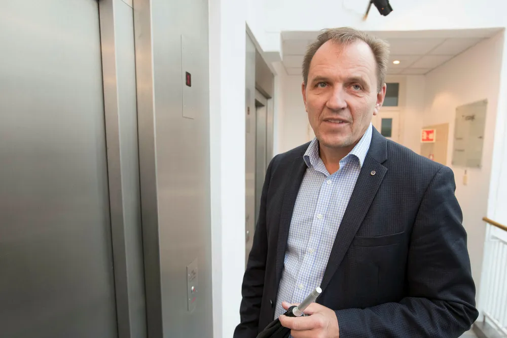 Forbundsleder Yngve Carlsen i Norsk Flygerforbund. Her på vei ut fra et møte hos Riksmekleren Vidar Ruud / NTB Scanpix
