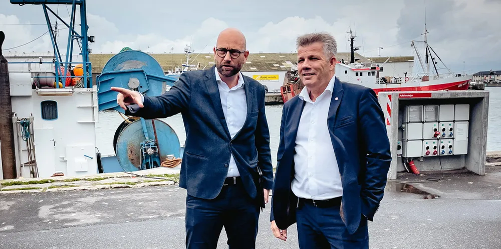 Danmarks fiskeriminister Rasmus Prehn tok sin norske kollega Bjørnar Skjæran i Ålborg og Hirtshals mandag og tirsdag denne uken.