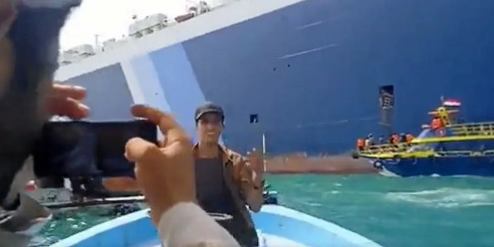 Yemenis takes selfies by the hijacked Galaxy Leader.