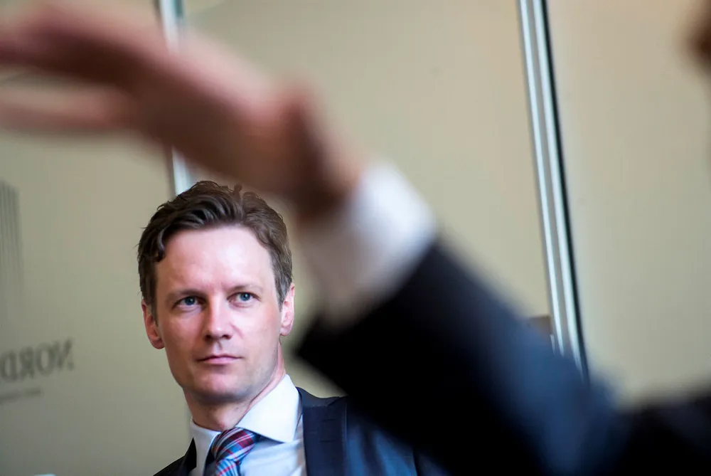 Sjeføkonom Bjørn Roger Wilhelmsen ser ingen grunn til å åpne lommeboken for nye aksjer helt ennå.