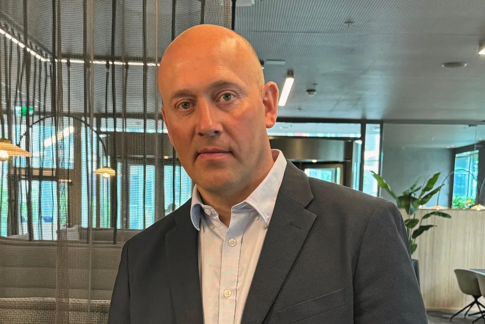 Bilde av konstituert konserndirektør for Nett, Christian Færø, tatt i Ladepunktet på Statnetts hovedkontor. . Christian Færø i Statnett.