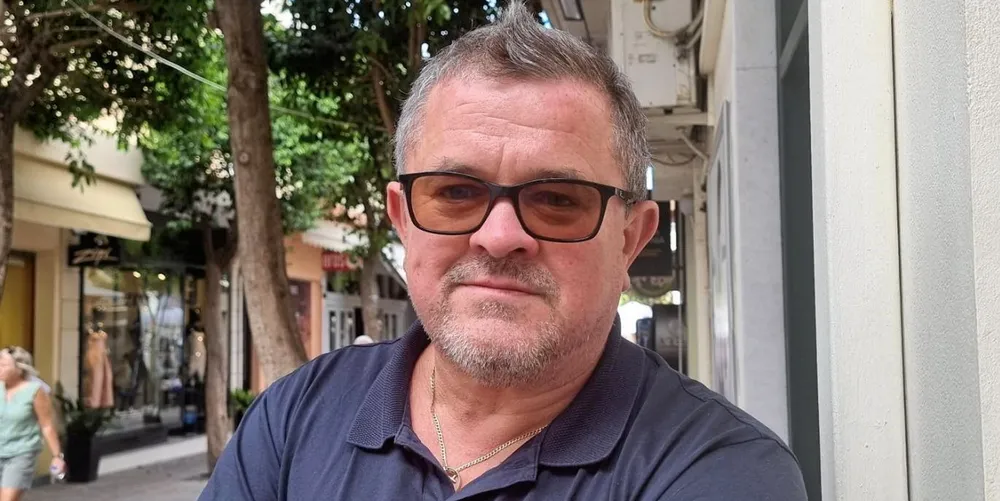 Rolf Bjørnar Tøllefsen raser mot regjeringen som han mener hindrer utviklingsmulighetene i Kyst-Norge. Nå går trolig planene om å opprette Nord-Norges første brønnbåtrederi i vasken.