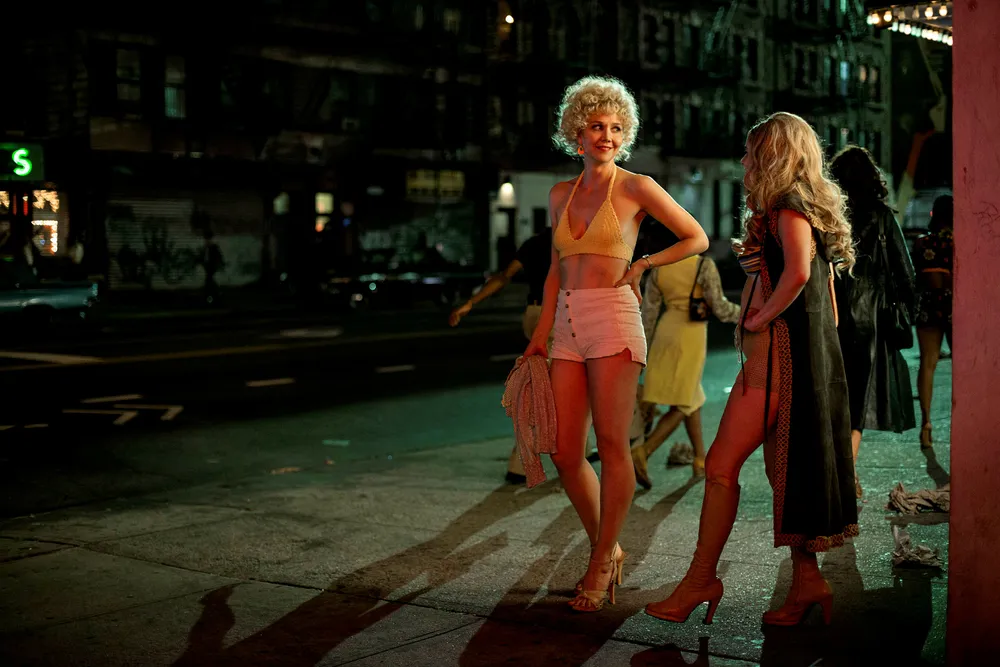I oktober er det premiere på HBO-serien «The Deuce», som i fiksjonsform tar for seg porno- og prostitusjonsmiljøet rundt Times Square i New York på begynnelsen av 70-tallet, undergrunnskulturen som kulminerte med «Deep Throat». Foto: Paul Schiraldi/HBO