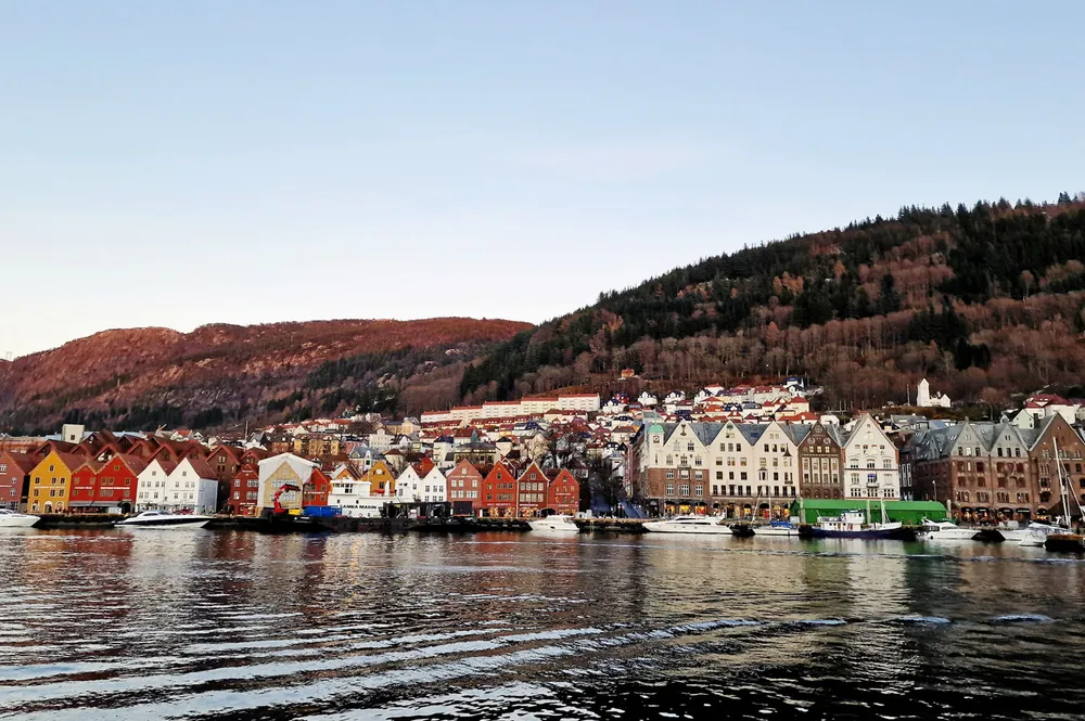For fjerde dag på rad får Bergenserne og alle andre i NO5 en strømpris på under 10 øre/kWh. Kun én gang før har dette skjedd – i lavprisåret 2020.