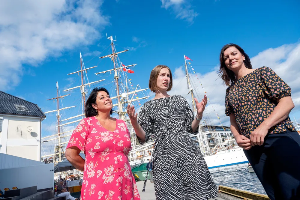 Næringsminister Iselin Nybø (i midten) lanserte den nye klimakalkulatoren i Arendal sist uke sammen med reiselivsdirektøren for Sørlandet, Synnøve Elisabeth Aabrekk (il høyre) og reiselivsdirektør i Innovasjon Norge, Bente Bratland Holm.